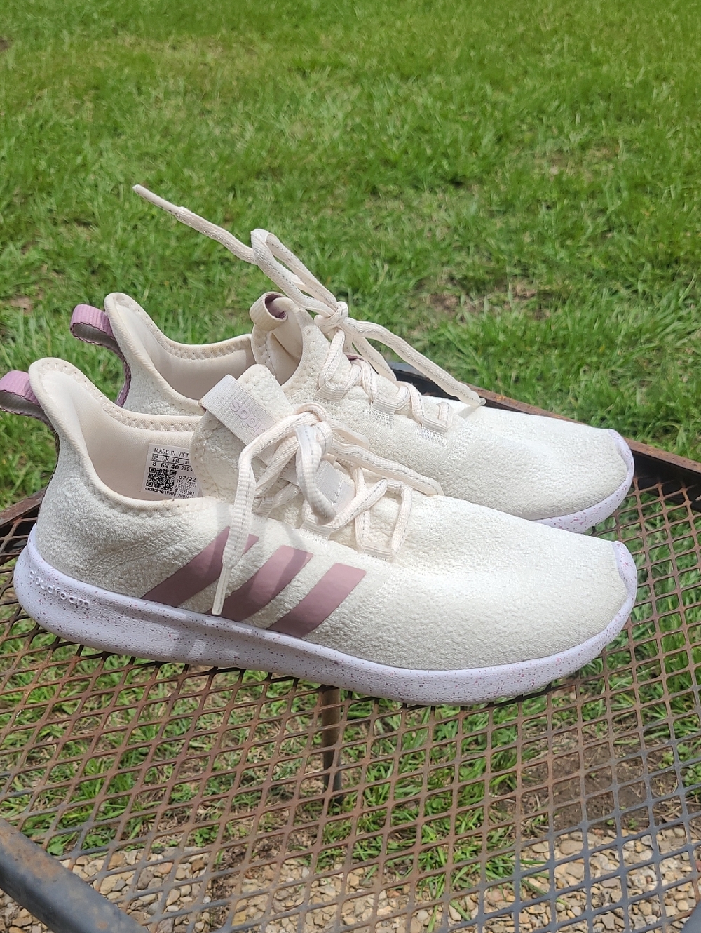 adidas Cream Sneakers with Purple Three Stripes Size 8 - Picture 1 of 9
